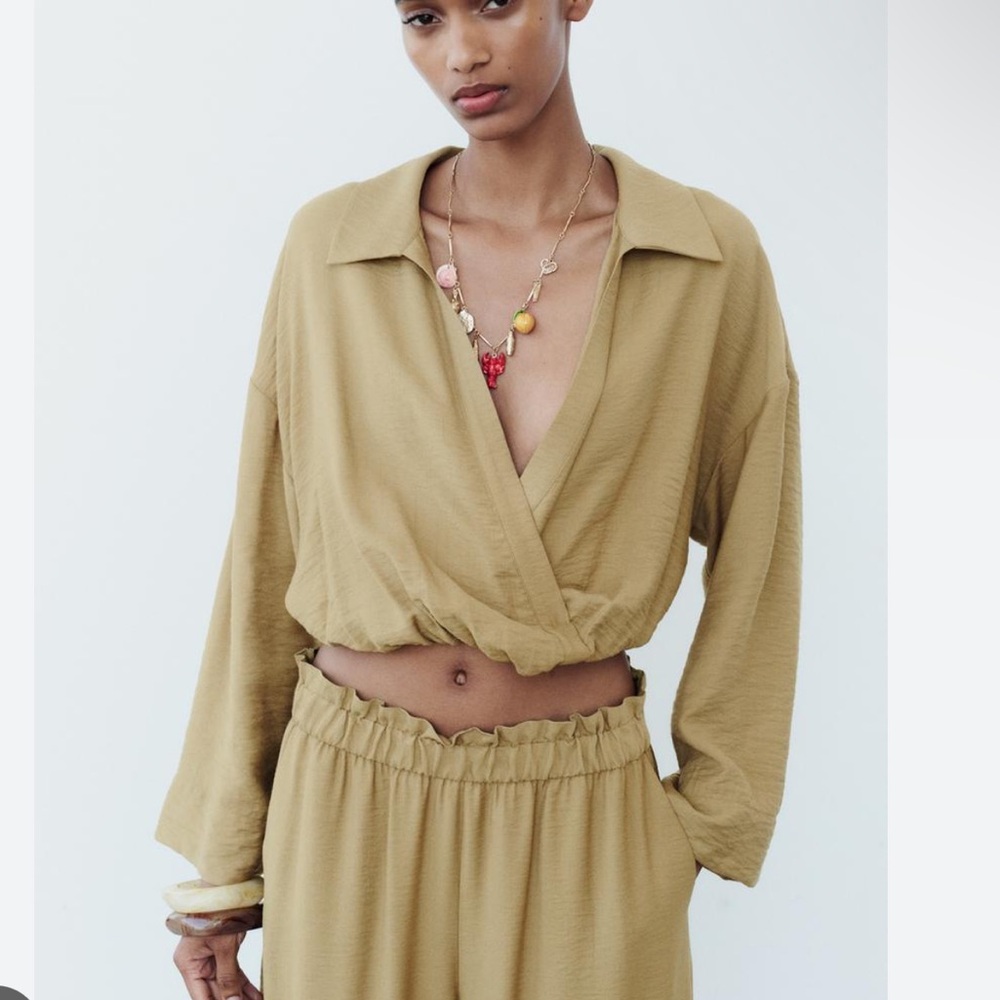 Cropped Shirt with Elasticated Hem - Picture 4 of 5